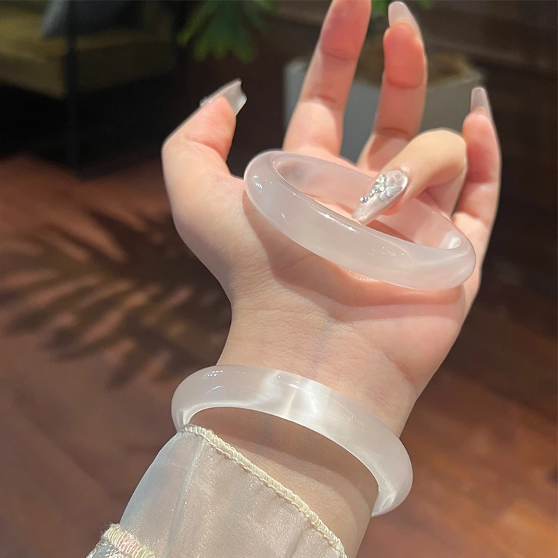 爆款纯手工猫眼石白月光手镯古风高颜值配饰百搭白色送女友贵妃镯