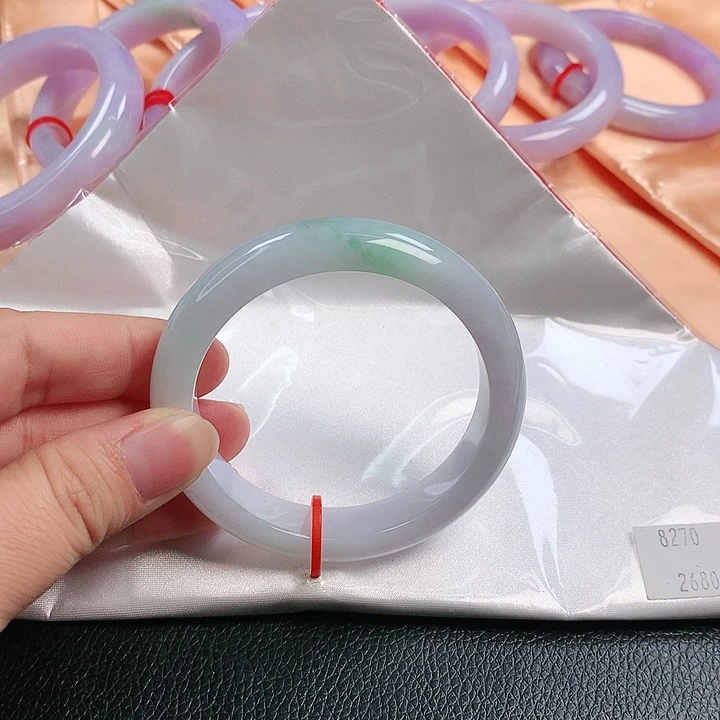 翡翠手镯未镶嵌伊*8270cvvbnnm