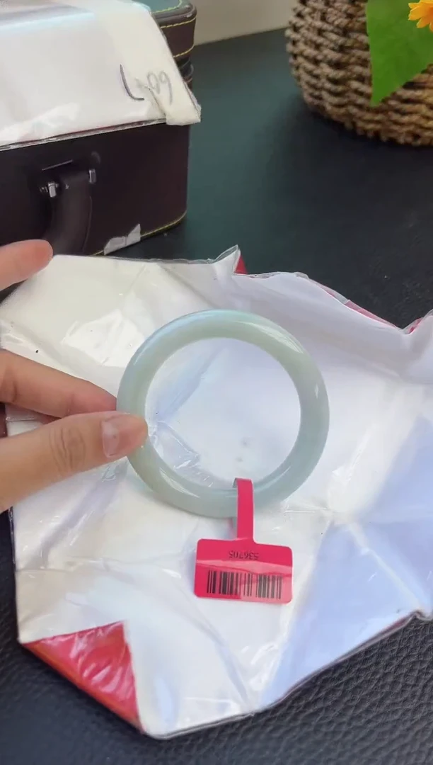 【闪购商品】翡翠手镯未镶嵌23手镯