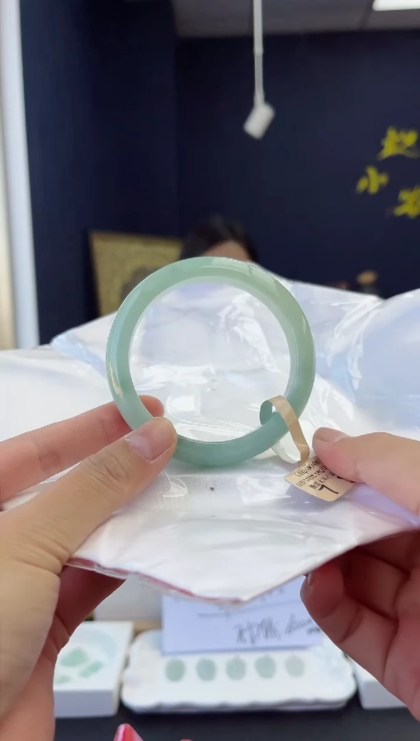 【闪购商品】翡翠手镯未镶嵌1手镯