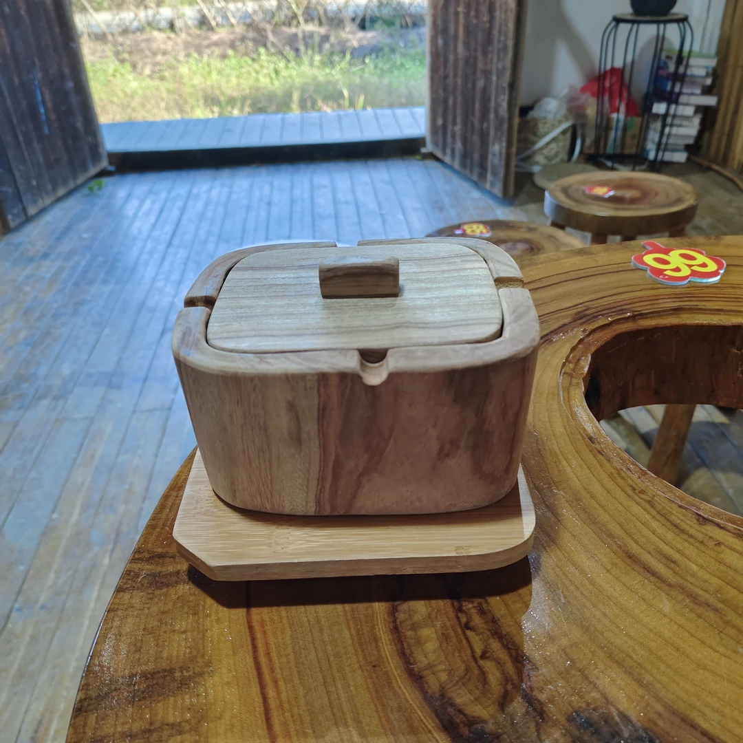 木质整掏香樟烟灰缸