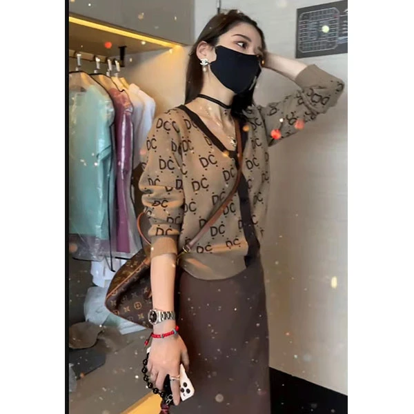 秋季新款气质网红时尚百搭显瘦洋气针织长袖毛衣开衫+半身长裙