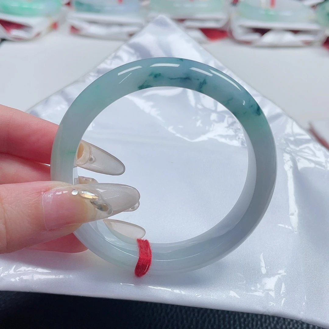 翡翠手镯未镶嵌缅甸