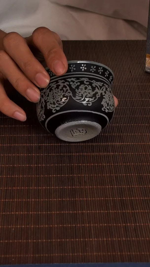 【闪购商品】缠之莲压手碗晶焱