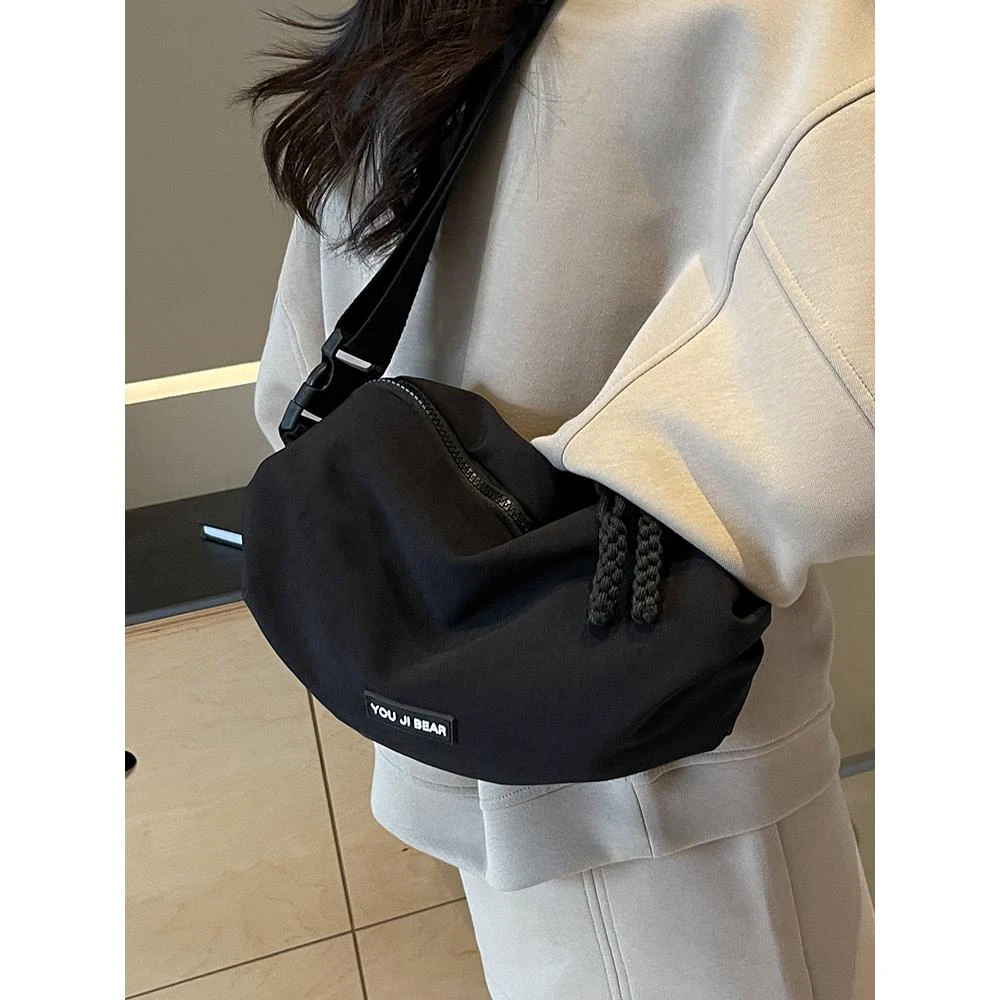 大容量帆布包包女2024新款百搭时尚小众设计单肩斜挎包通勤饺子包