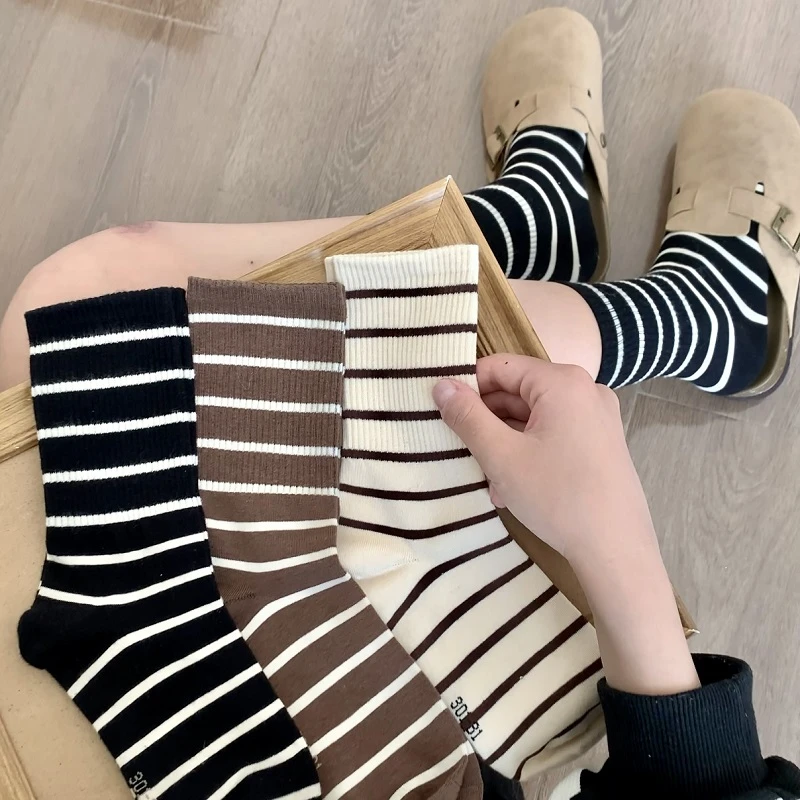 黑白秋冬款女士时尚中筒条纹袜子保暖百搭运动棉袜长筒堆堆袜女款