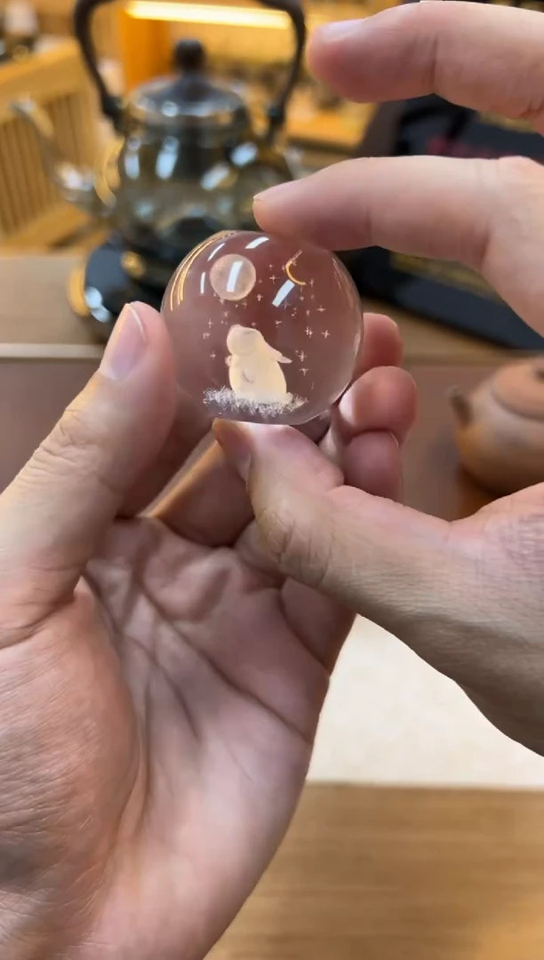 【闪购商品】.玻璃兔子盖置