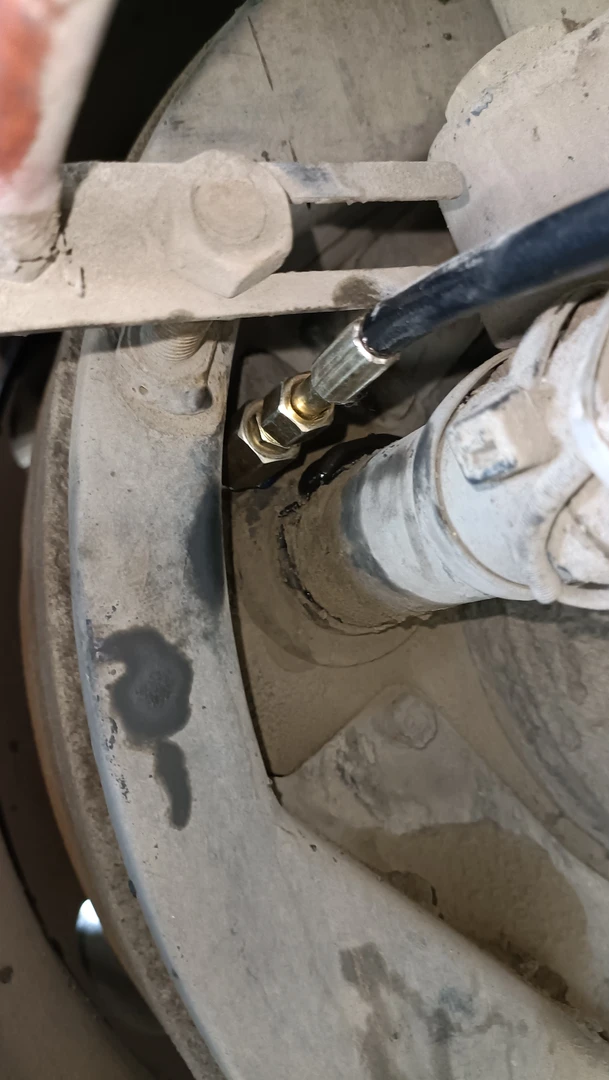 中桥，后桥打油管，总共12根