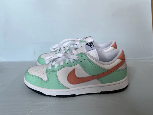 39码 耐克低帮板鞋 Nike Dunk SB id 全新