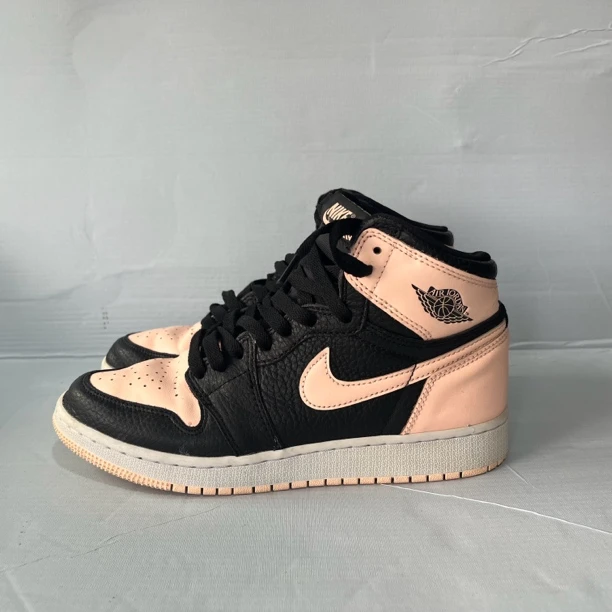 38码 耐克高帮篮球鞋 Nike aj1 黑粉脚趾 公价1499