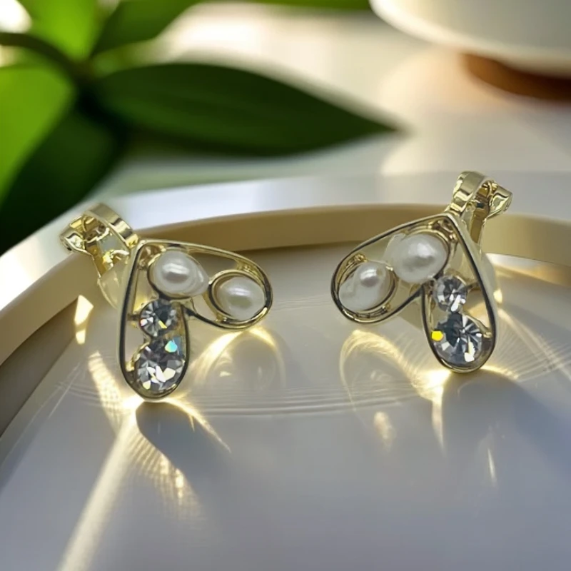 钛钢合成锆石耳饰 小众设计珍珠爱心6031小巧精致耳夹时尚百搭