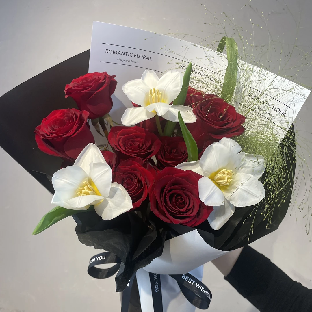 11支高原红3支白色郁金香混搭鲜花花束 送朋友同事闺蜜 送花上门