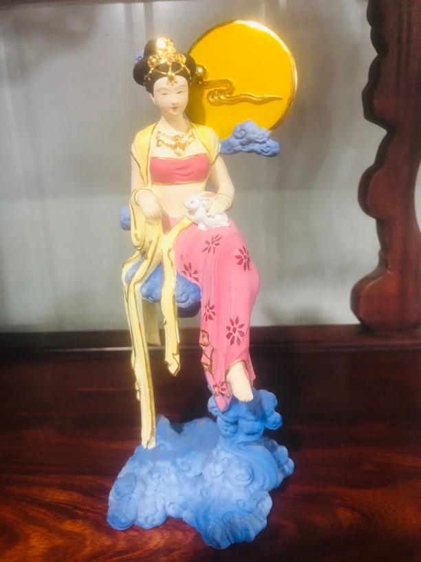 黄杨木 鎏金长娥奔月摆件