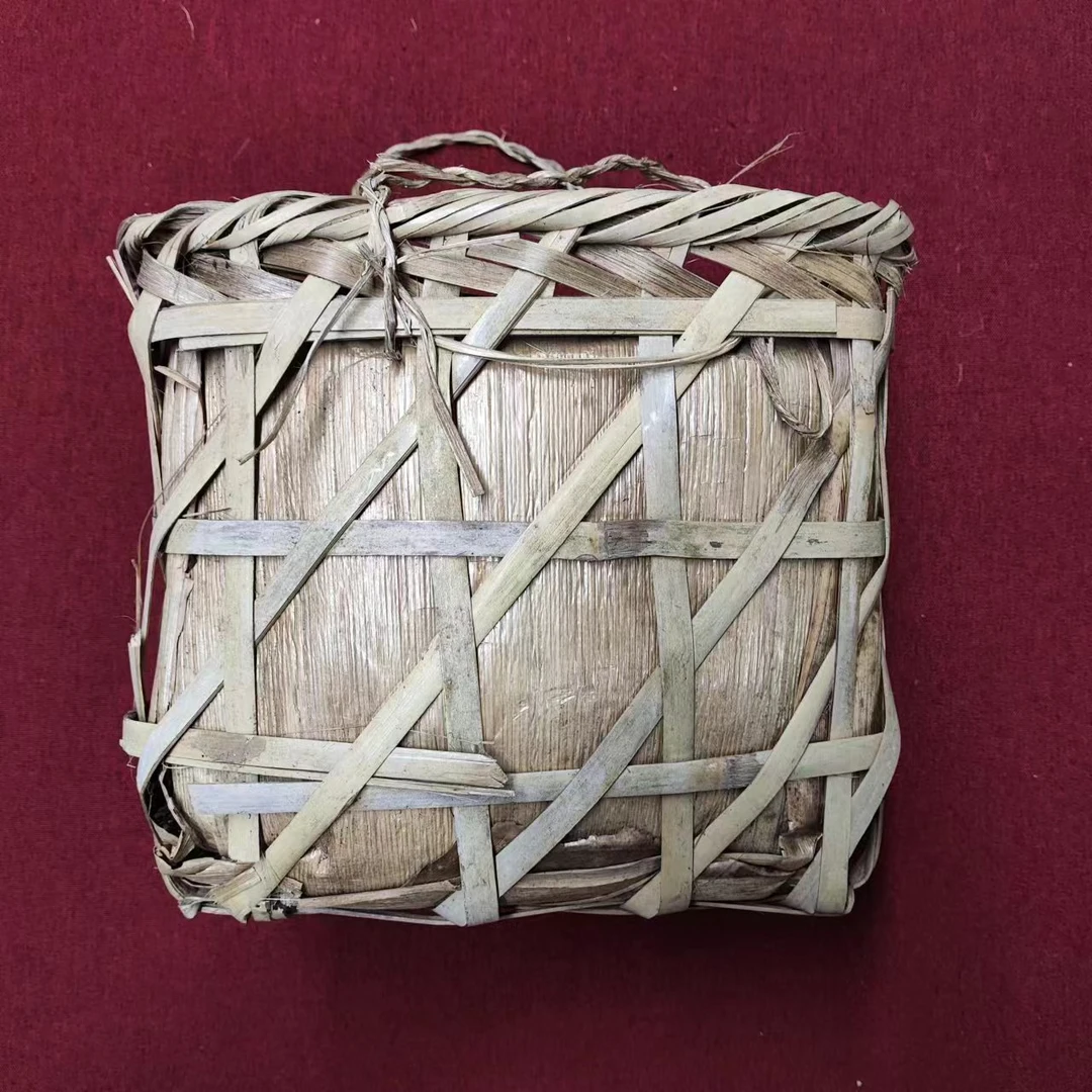 九十年代易武竹筐茶1500克