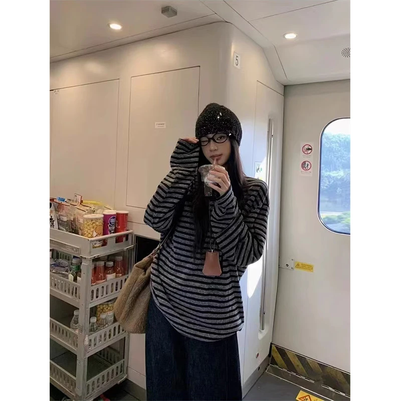复古黑灰条纹长袖t恤女春秋季新款百搭宽松内搭打底衫慵懒风上衣