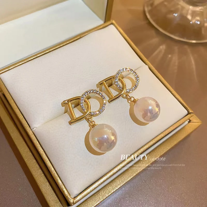 铜合金耳饰 轻奢简约气质ins百搭D字母个性镶钻精致设计感耳钉