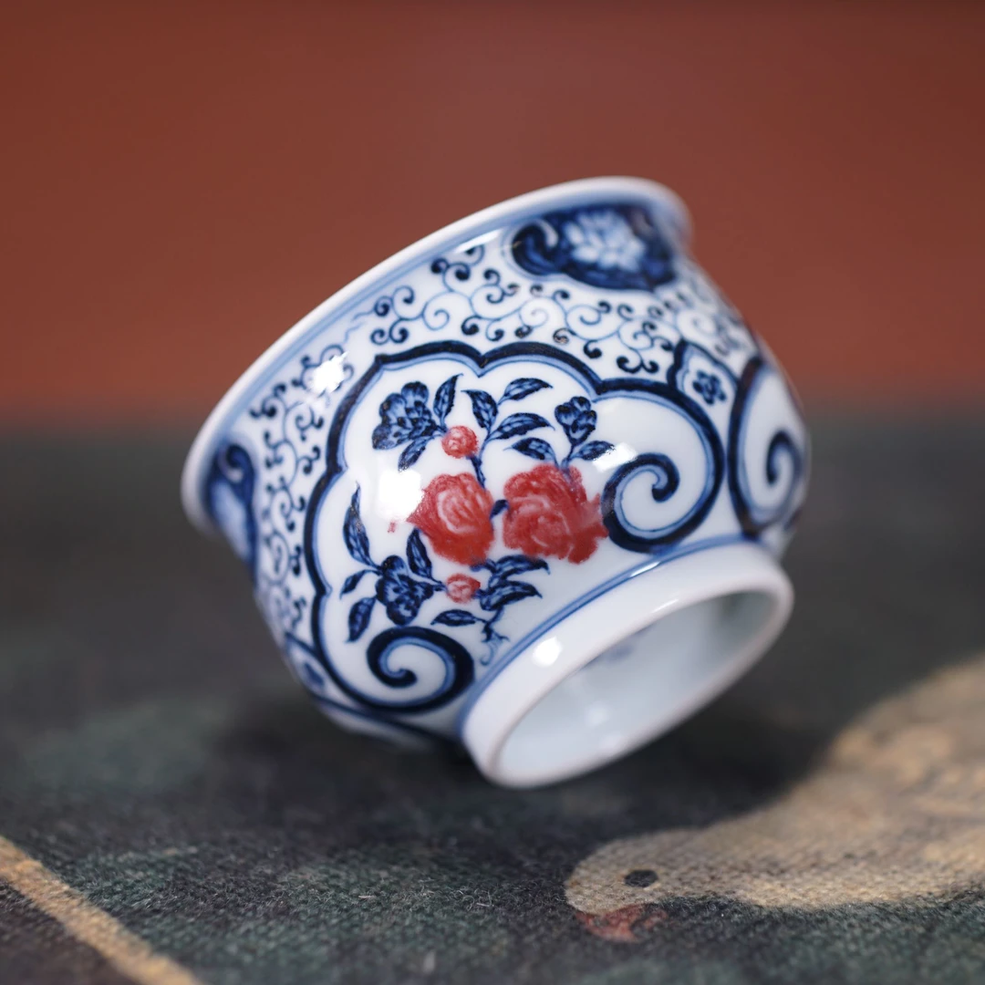 【阳春白雪】-青花釉里红开窗花纹单杯