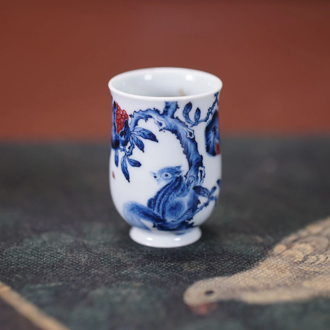 【阳春白雪】-青花釉里红松鼠石榴玉兰杯