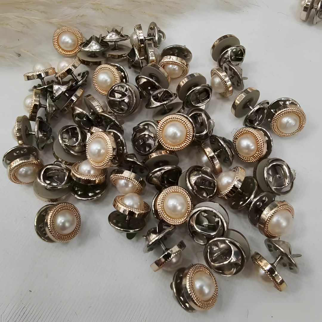 窗帘翘免钉扣，可多处使用，可随意拆卸