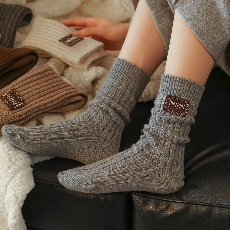 MiiOW/猫人袜子女款秋冬加厚中筒袜羊毛保暖蓬松ins潮流毛绒袜