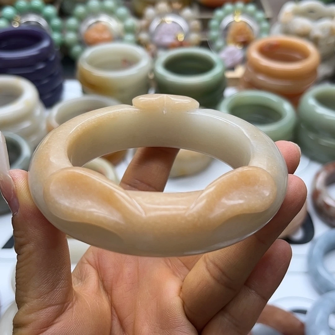 【闪购商品】石英质玉手镯未镶嵌微瑕兔镯不退换