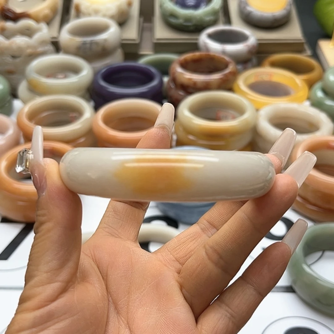 【闪购商品】石英质玉手镯未镶嵌