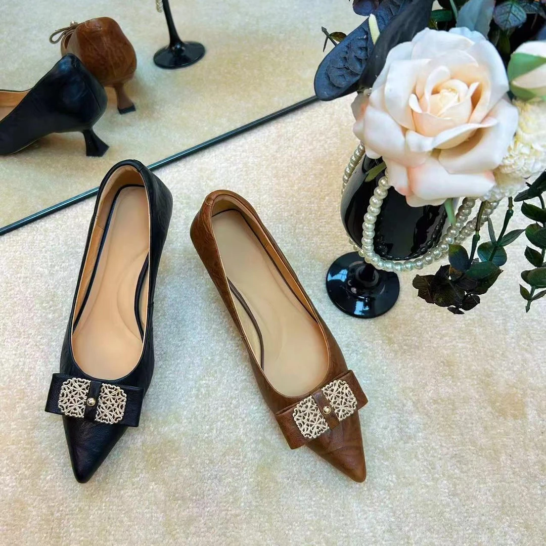 2024秋季新款  尖头蝴蝶结金属浅口中跟气质单鞋S086-102