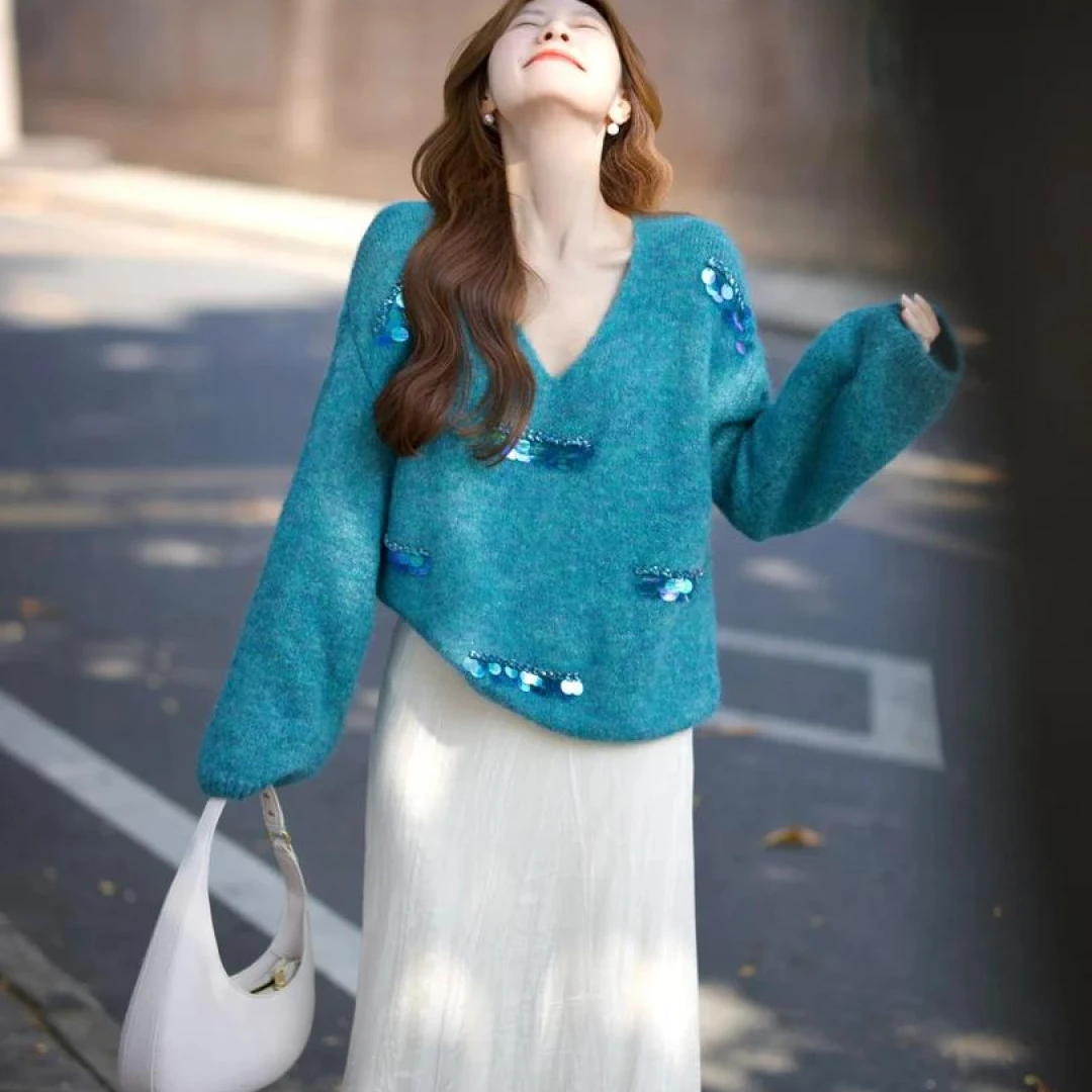 2024秋冬新款温柔风穿搭蓝色亮片毛衣女搭配白色半身裙显瘦两件套