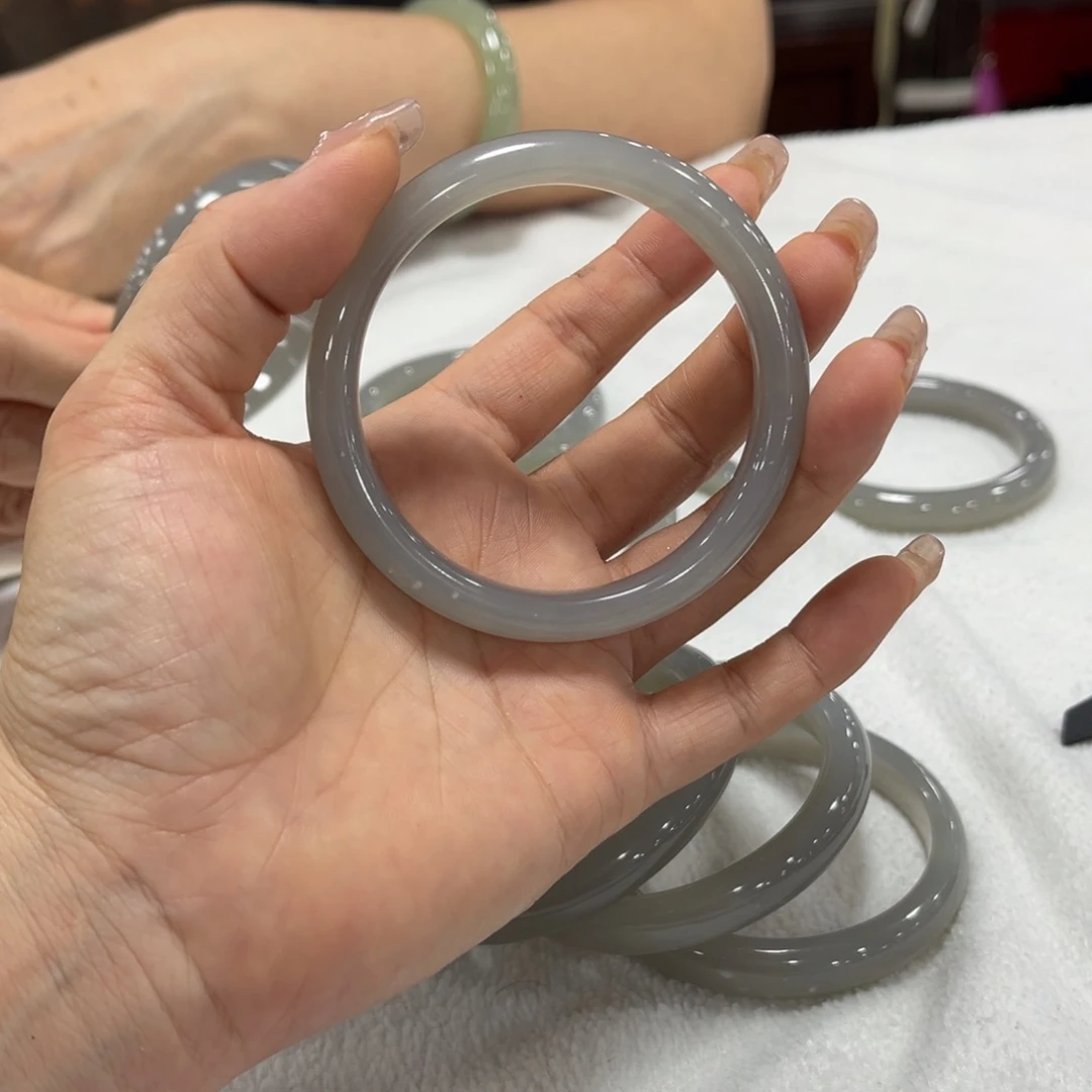 和田玉手镯未镶嵌落****