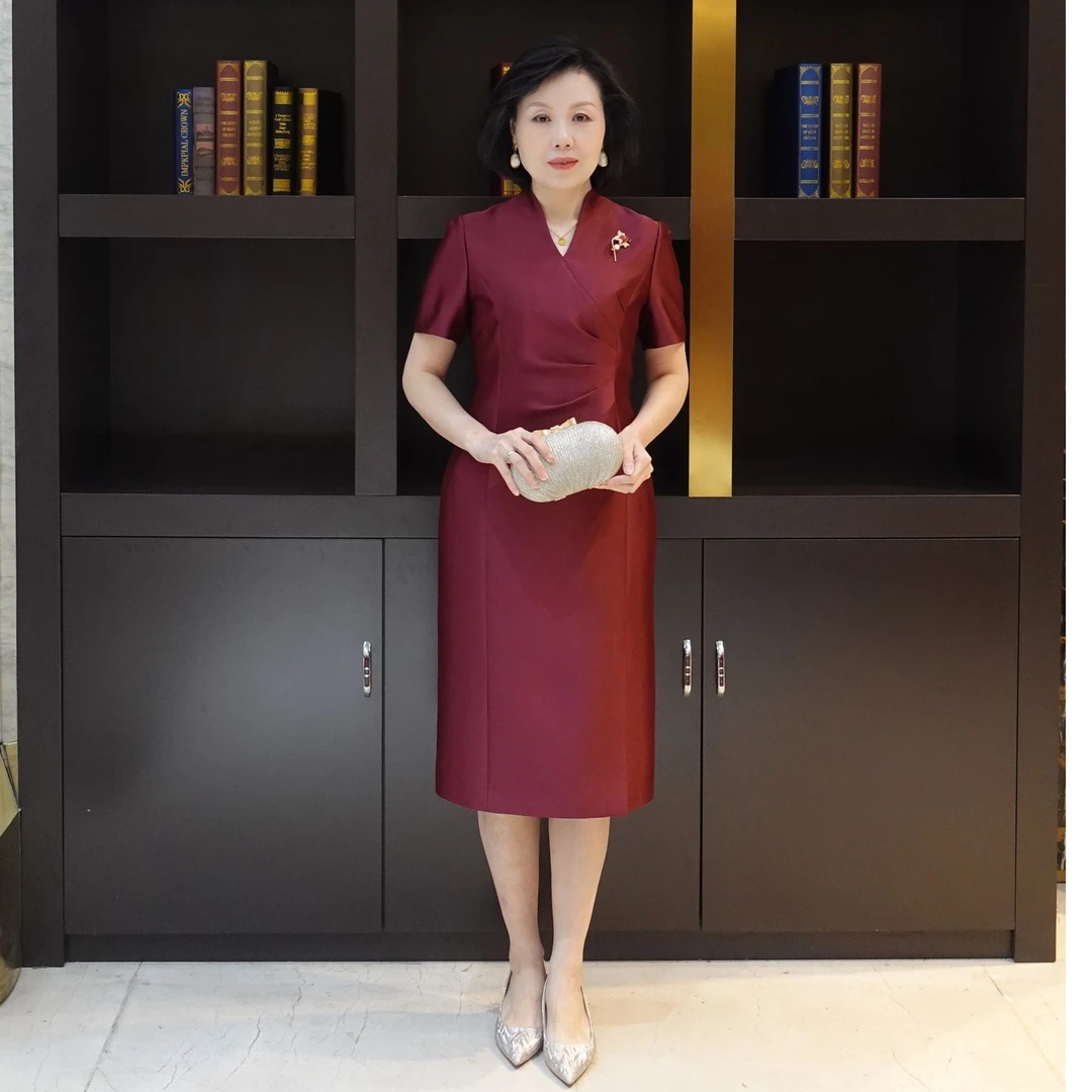 YINGDAK/应大酒红色V领优雅端庄喜婆婆喜妈妈连衣裙