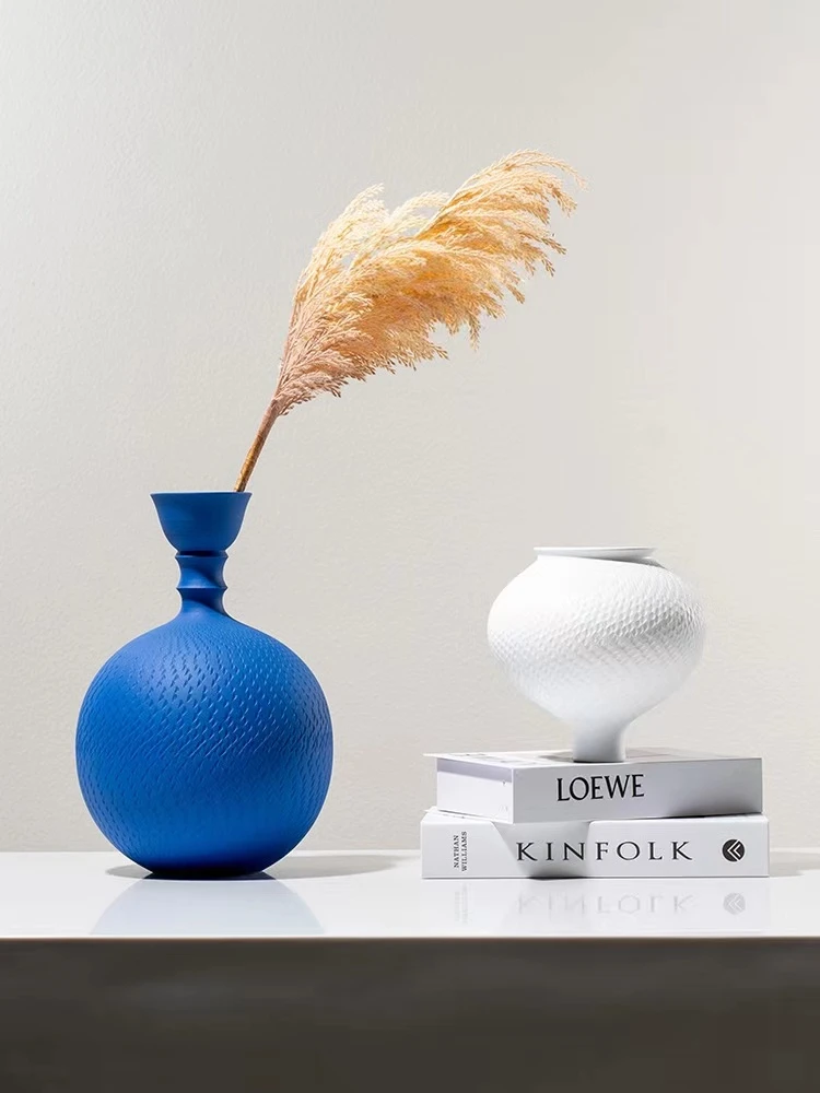 麦瑞家居简约白色克莱因蓝陶瓷花瓶摆件家居样板间装饰品器皿手工