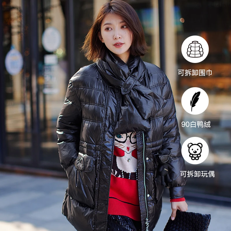 XG雪歌黑色保暖白鸭绒羽绒服2023冬季新款个性小熊配饰长袖外套女