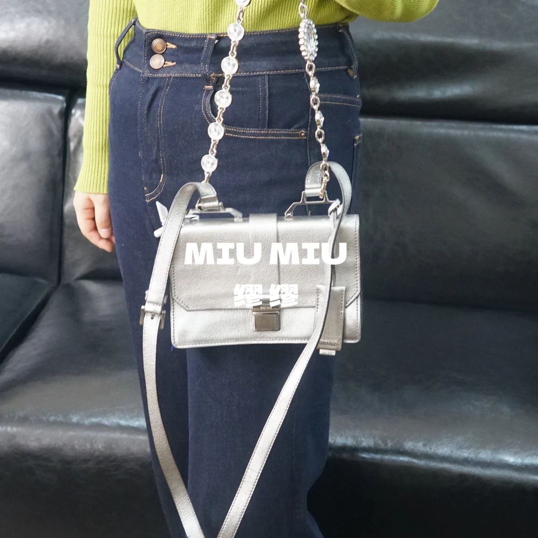 95新 MIU MIU/缪缪 miumiu/银色斜挎包/MS11707009/7009