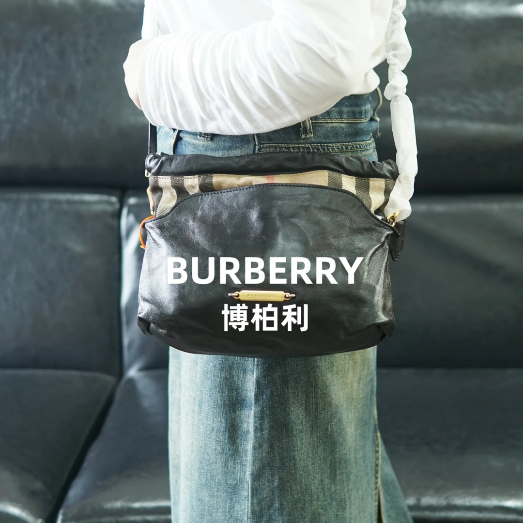 95新 BURBERRY/博柏利 巴宝莉/黑色斜挎包/ZZ09316071/6071