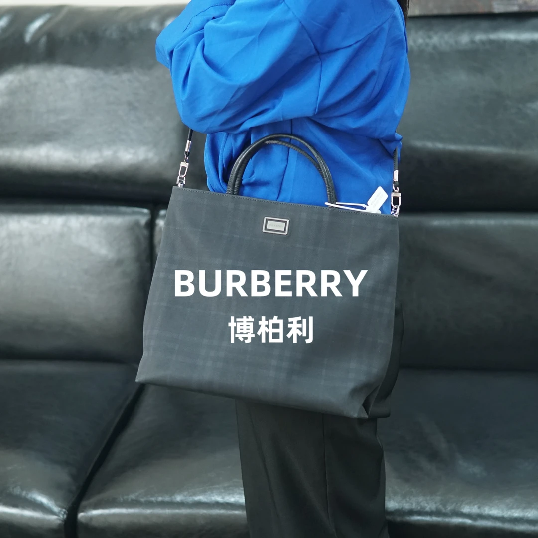 95新 BURBERRY/博柏利 巴宝莉/格纹斜挎包/FYZG09608056/8056