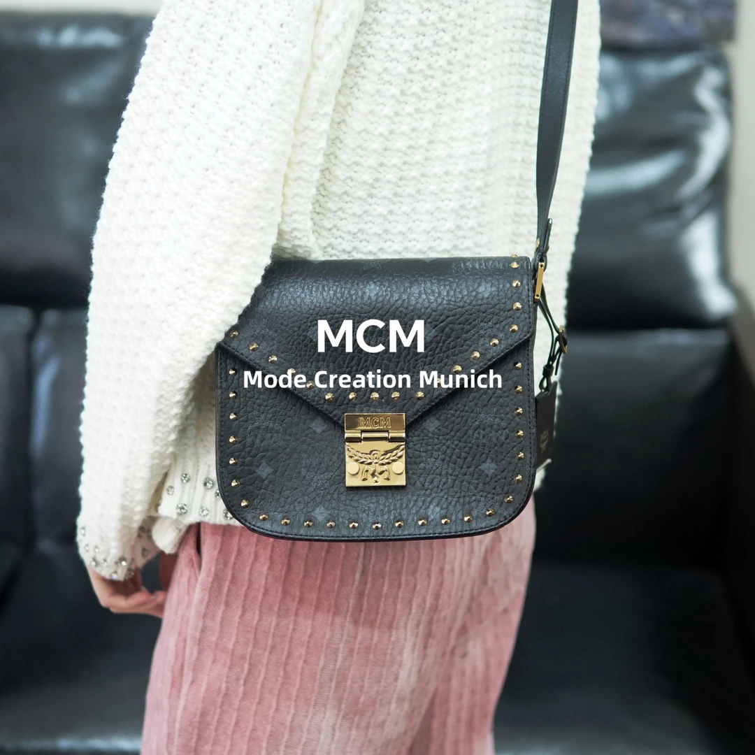 95新 MCM 黑色铆钉马蹄包/MB10815172/5172