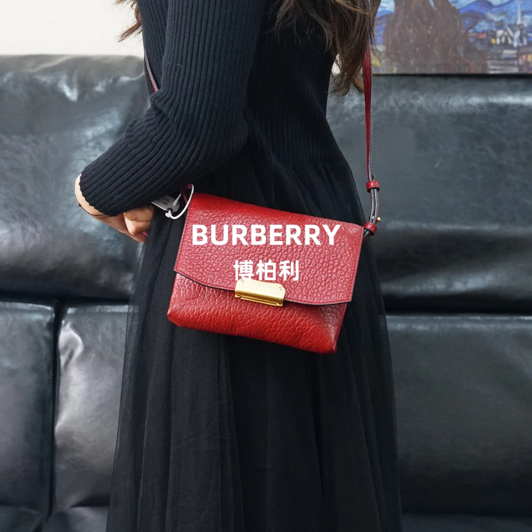 95新 BURBERRY/博柏利 巴宝莉/红色斜挎包/WJ12205049/5049
