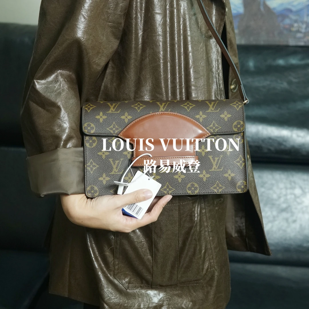95新 LouisVuitton/路易威登 红皮插扣信封包/jj09109732/9732