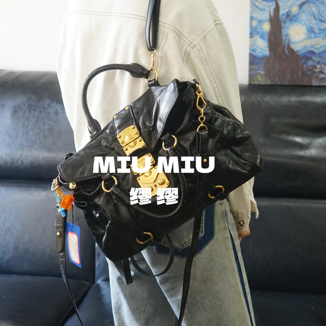 95新 MIU MIU/缪缪 miumiu/黑金双肩包/FYHH09730025/0025