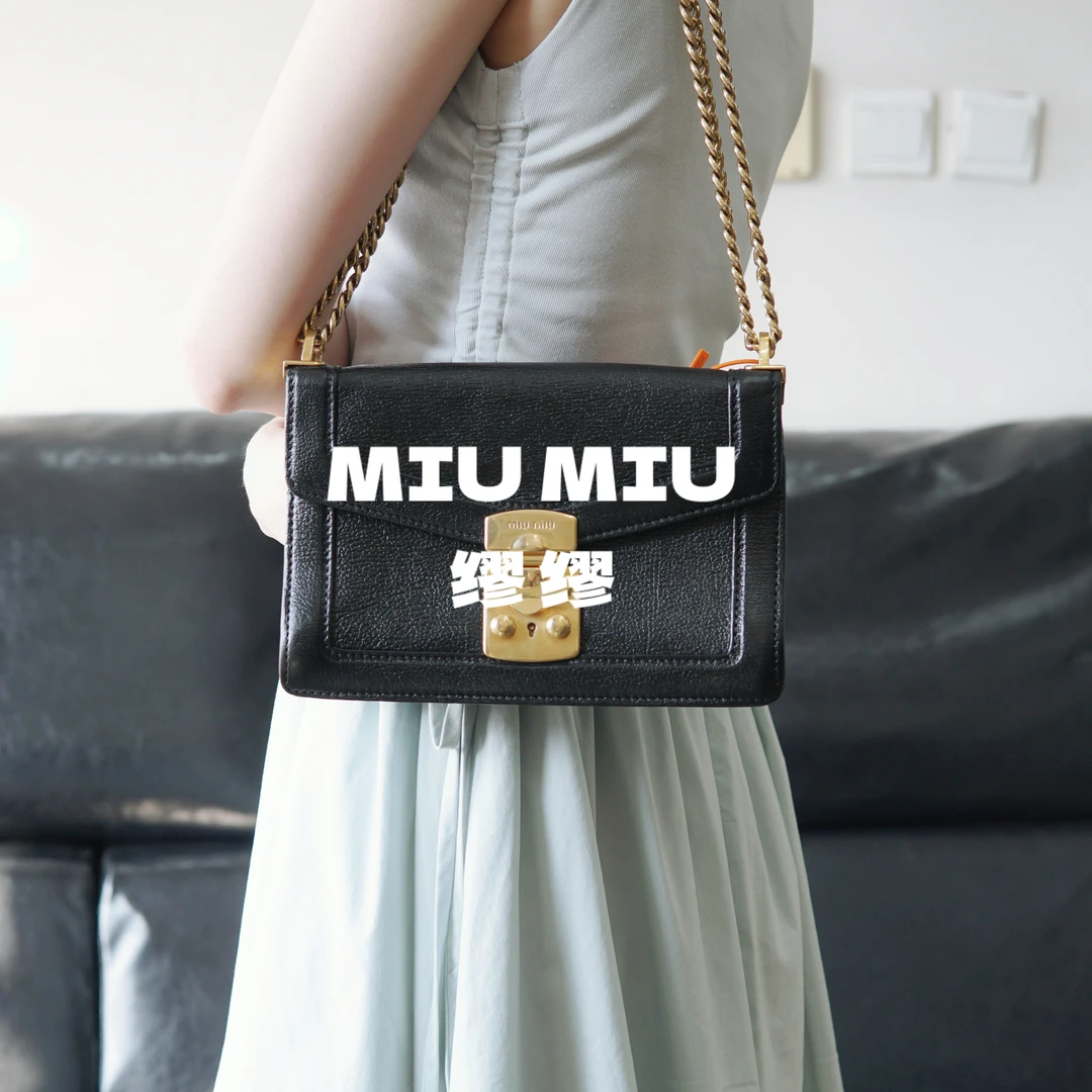 95新 MIU MIU/缪缪 miumiu 黑金链条斜挎单肩包/BB07718030/8030