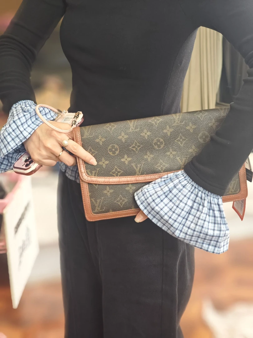 95新 LouisVuitton/路易威登 LV红皮信封/Y3KA05104904/4904