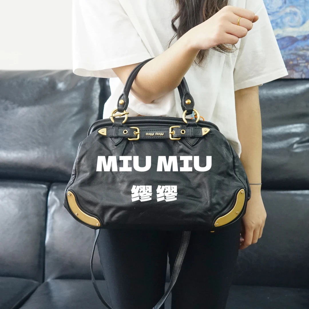 95新 MIU MIU/缪缪 miumiu/黑色斜挎包/WJ10618071/8071