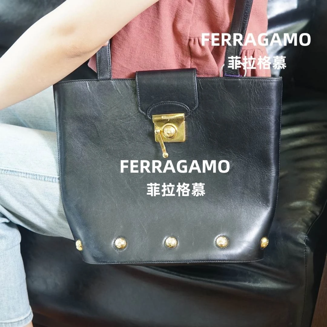 95新 FERRAGAMO/菲拉格慕 斜挎包时尚经典/YXPJ09017638/7638