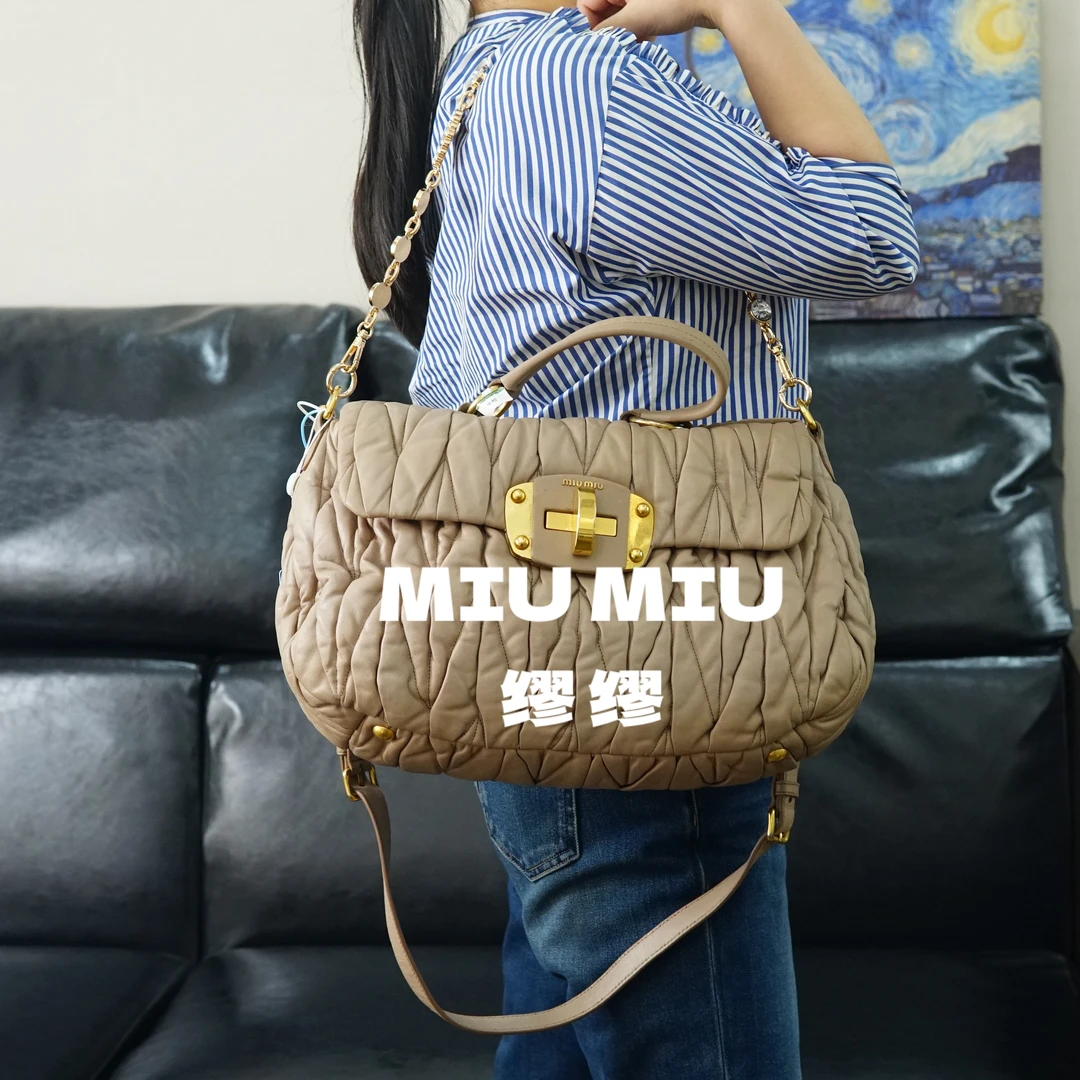 95新 MIU MIU/缪缪 miumiu/褶皱斜挎包/FYJZ10526009/6009