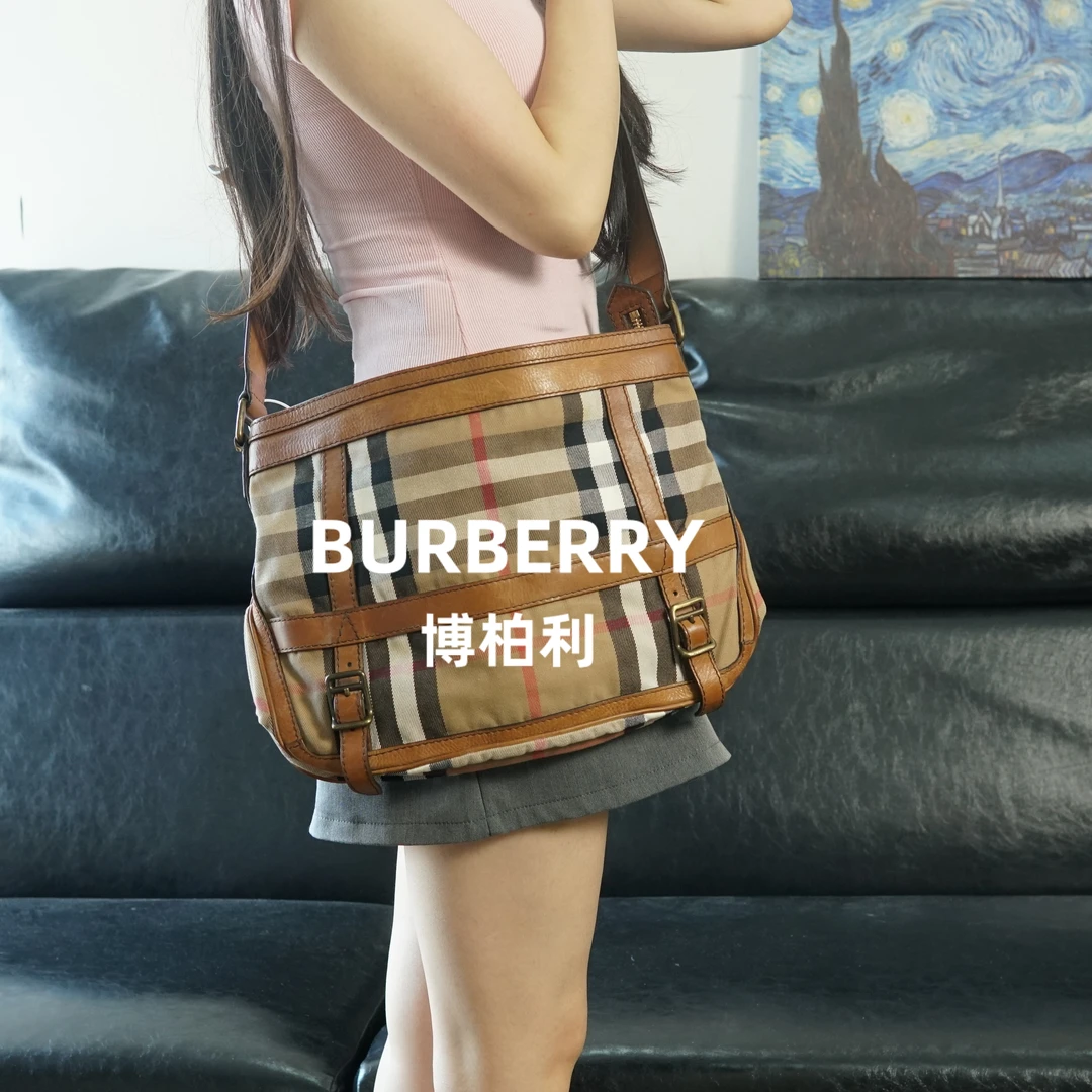 95新 BURBERRY/博柏利 格纹斜挎包/AR09402073/2073
