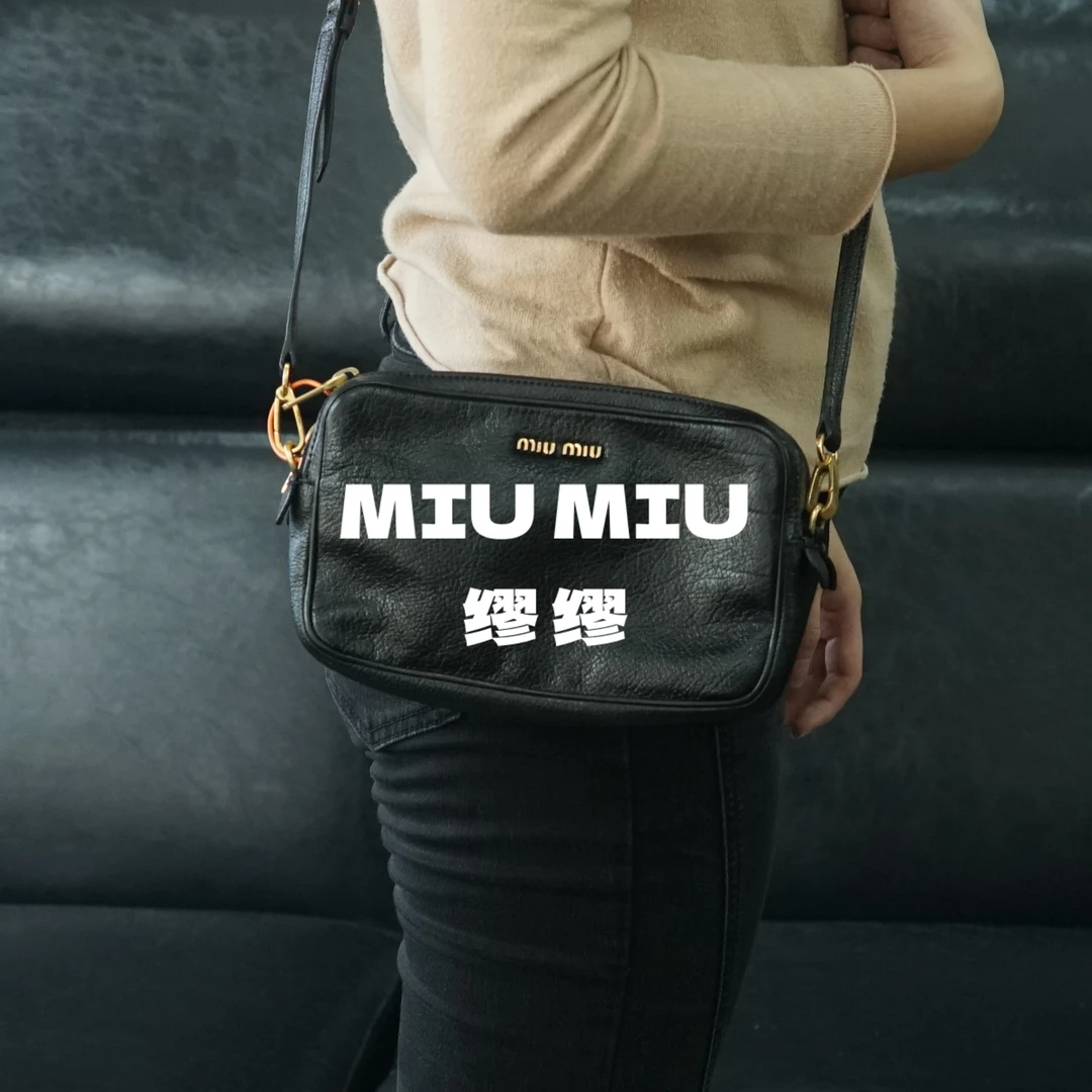 95新 MIU MIU/缪缪 miumiu/黑金斜挎包/SG10701086/1086