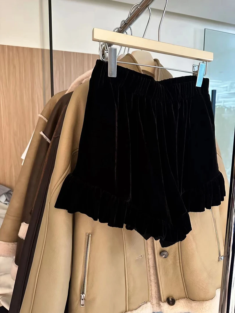 新款丝绒半身花苞短裤 #8802