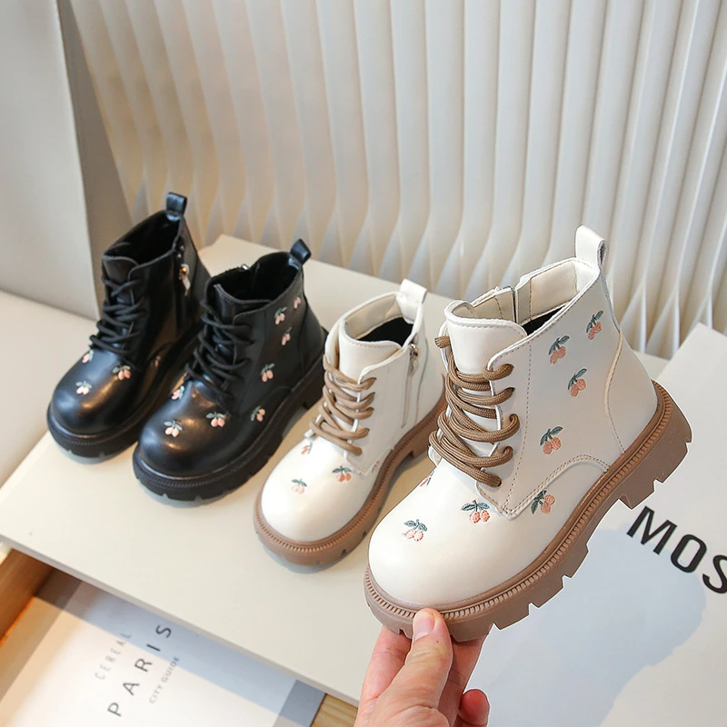 马丁靴2024年秋冬新款小女孩单靴绣花女童公主靴女宝宝短靴