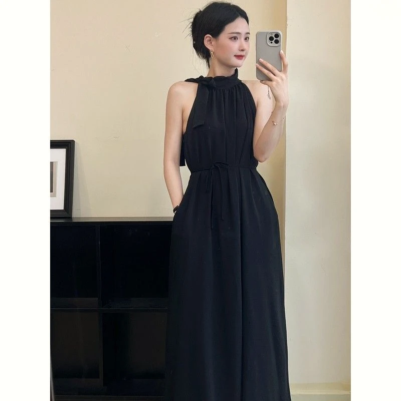 夏季新款挂脖露肩系带法式连衣裙褶皱纯色裙女无袖时尚百搭连衣裙