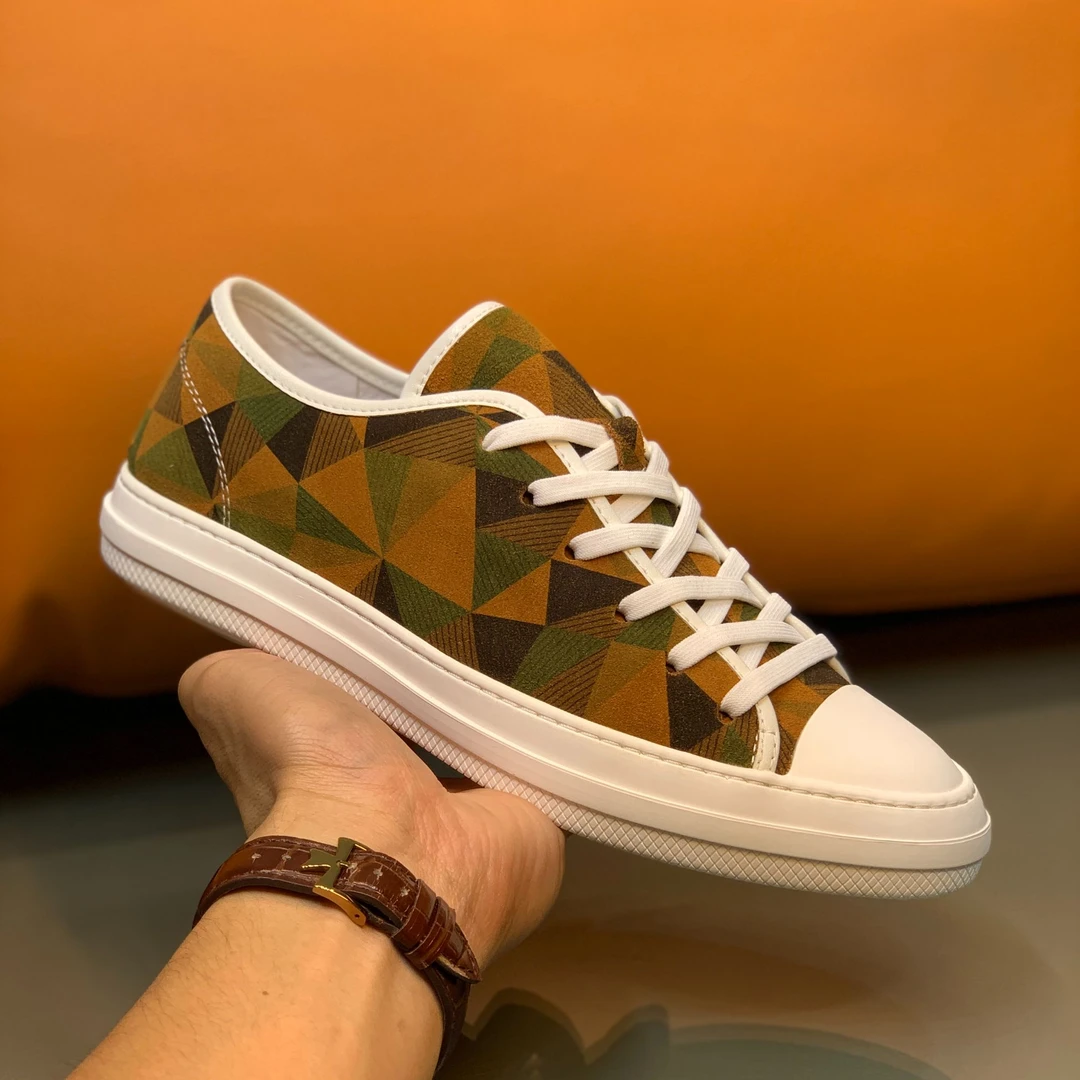 欧洲站轻奢翻毛皮男士低帮休闲板鞋软底夏季透气时尚百搭印花潮鞋